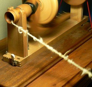 spinning chunky yarn, indian head spinnign wheel, how to make art yarn