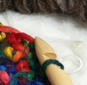 how to crochet using mega sized hooks