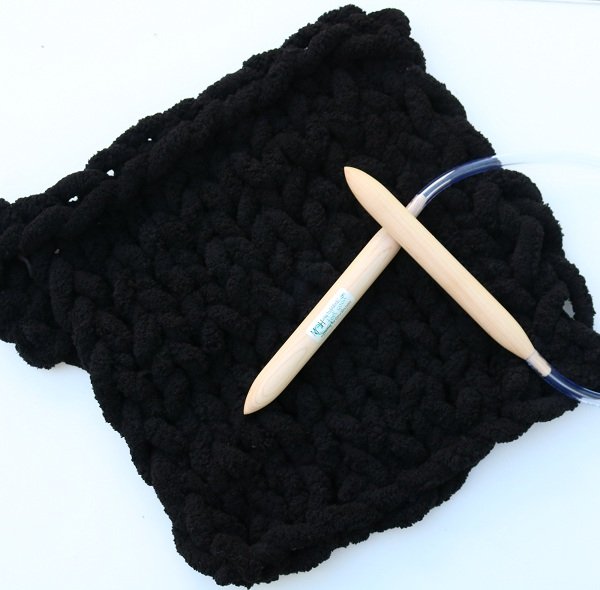 knitted chenille yarn black with circular needles